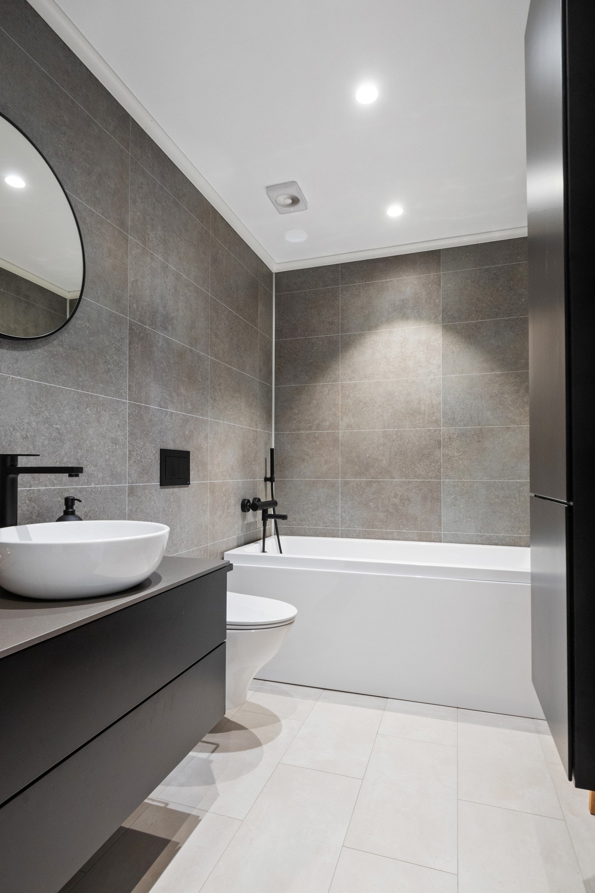 Lekkert bad i 1. etasje. Galleribilde