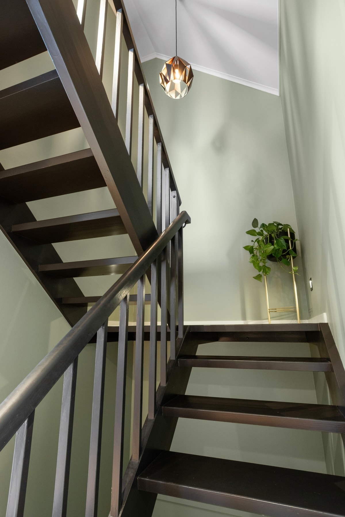 Trappeløp opp til loftsetasjen. Galleribilde