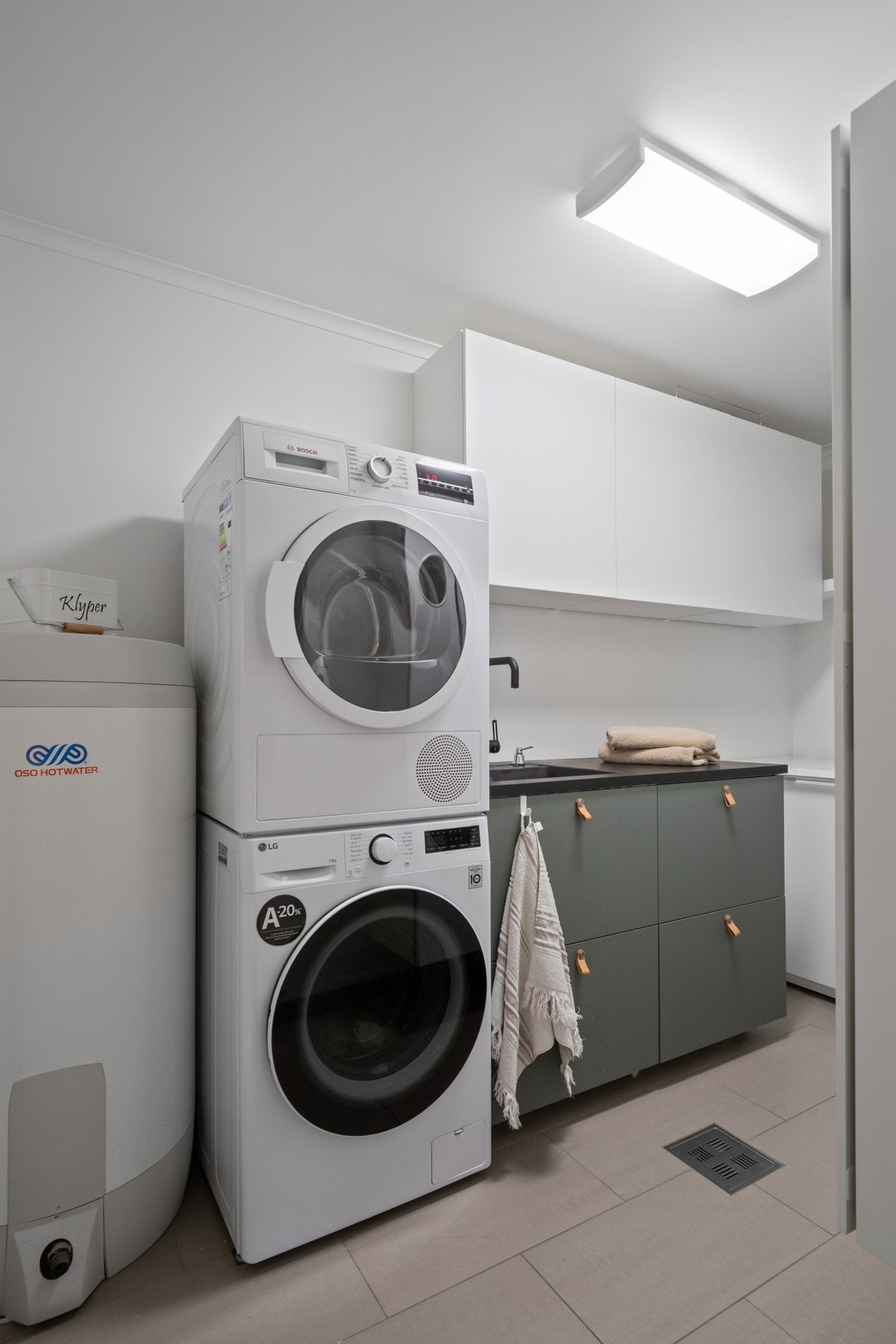 Fint og praktisk vaskerom. Galleribilde