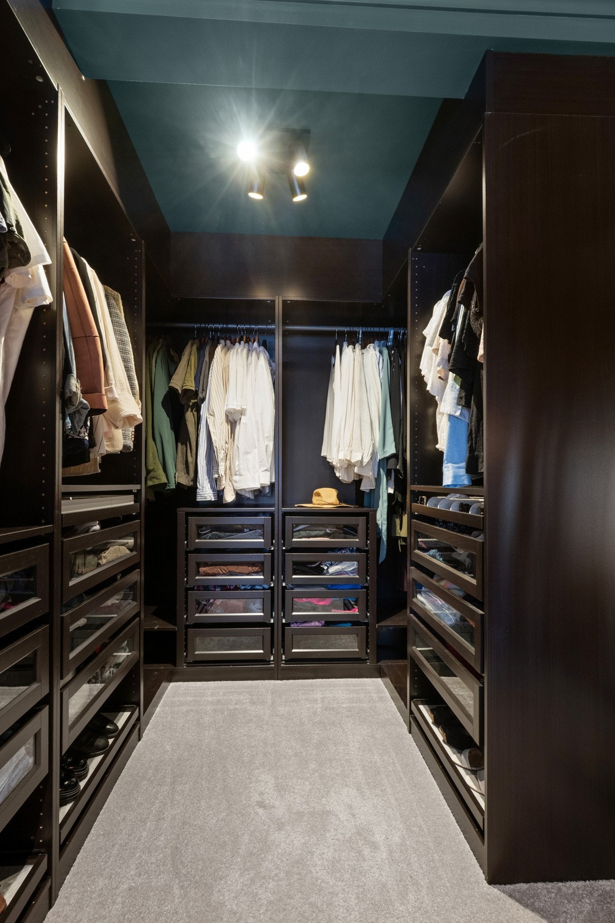 Walk-in står oppført som bod og er ikke bruksendret/godkjent for varig opphold. Galleribilde