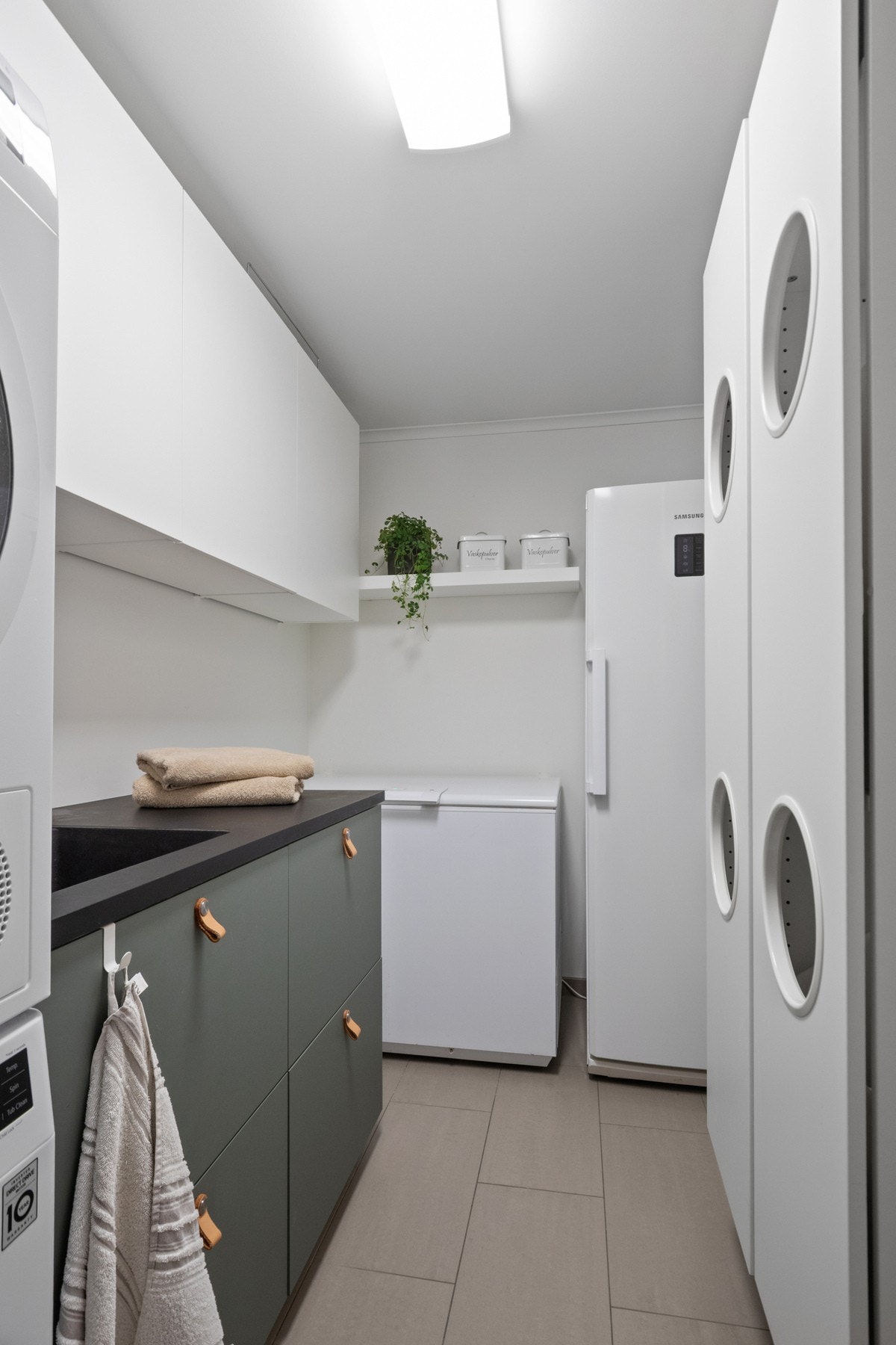 Vaskerommet står oppført som bod og er ikke bruksendret/godkjent for varig opphold. Galleribilde