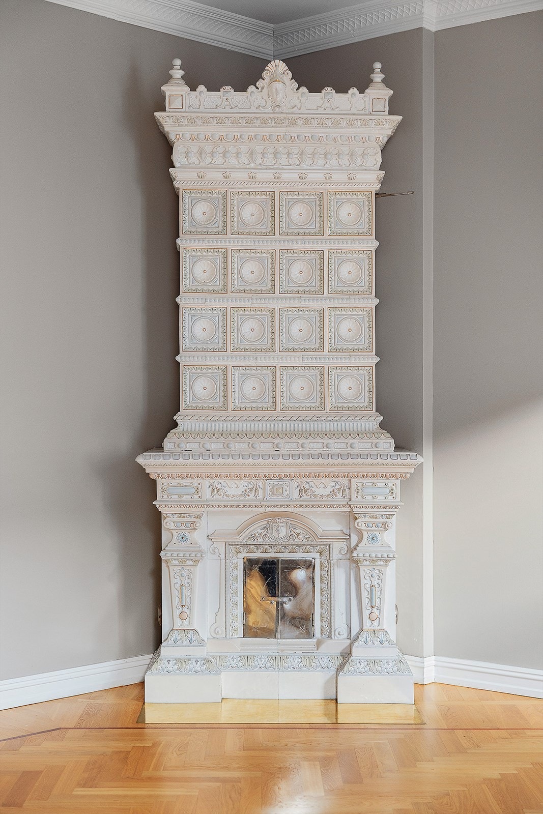 Fantastisk og godt bevart svenskepeis fra byggeår. Galleribilde