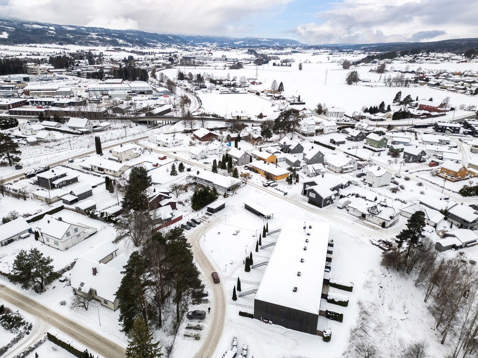 Kort vei også til lysløype og fint turterreng. Galleribilde