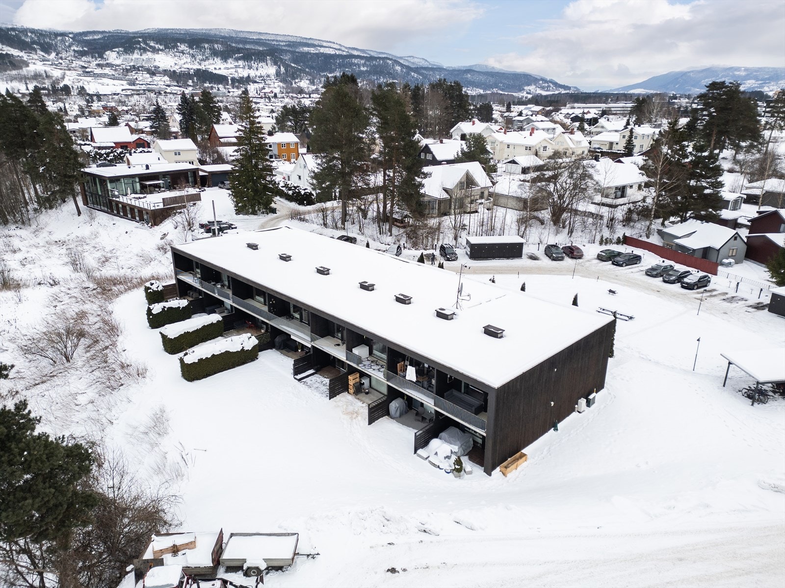 Hyggelig gjennomgående leilighet - Trappefri adkomst - To uteplasser - Parkering - Kort vei til sentrum! Galleribilde