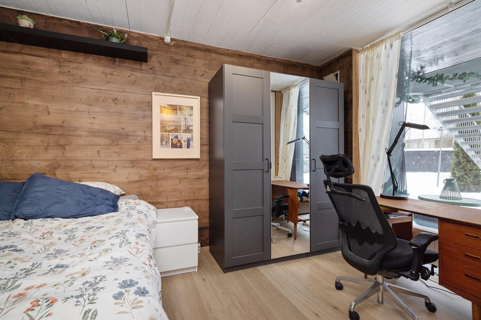 Rommet er praktisk adskilt fra resten av leiligheten med skyvedør. Galleribilde