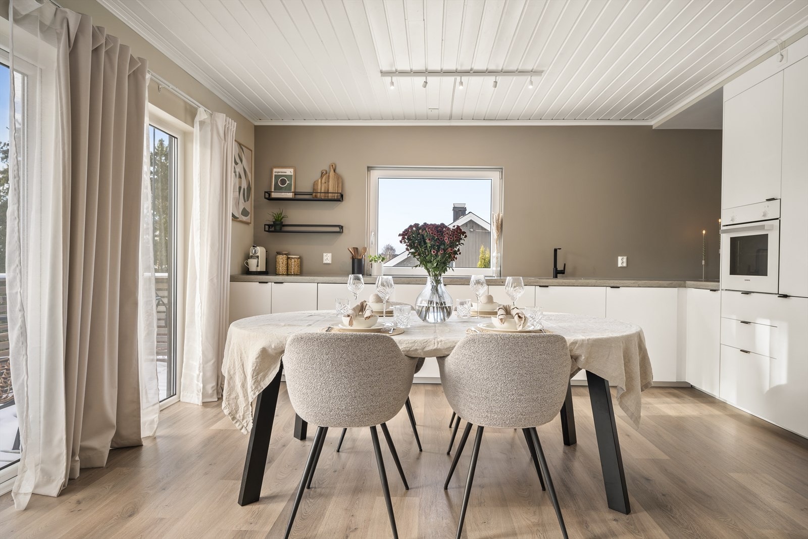 God plass for spisebord Galleribilde