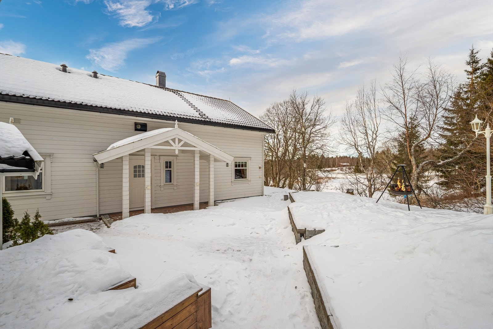 Inngangsparti med platting/terrasse Galleribilde