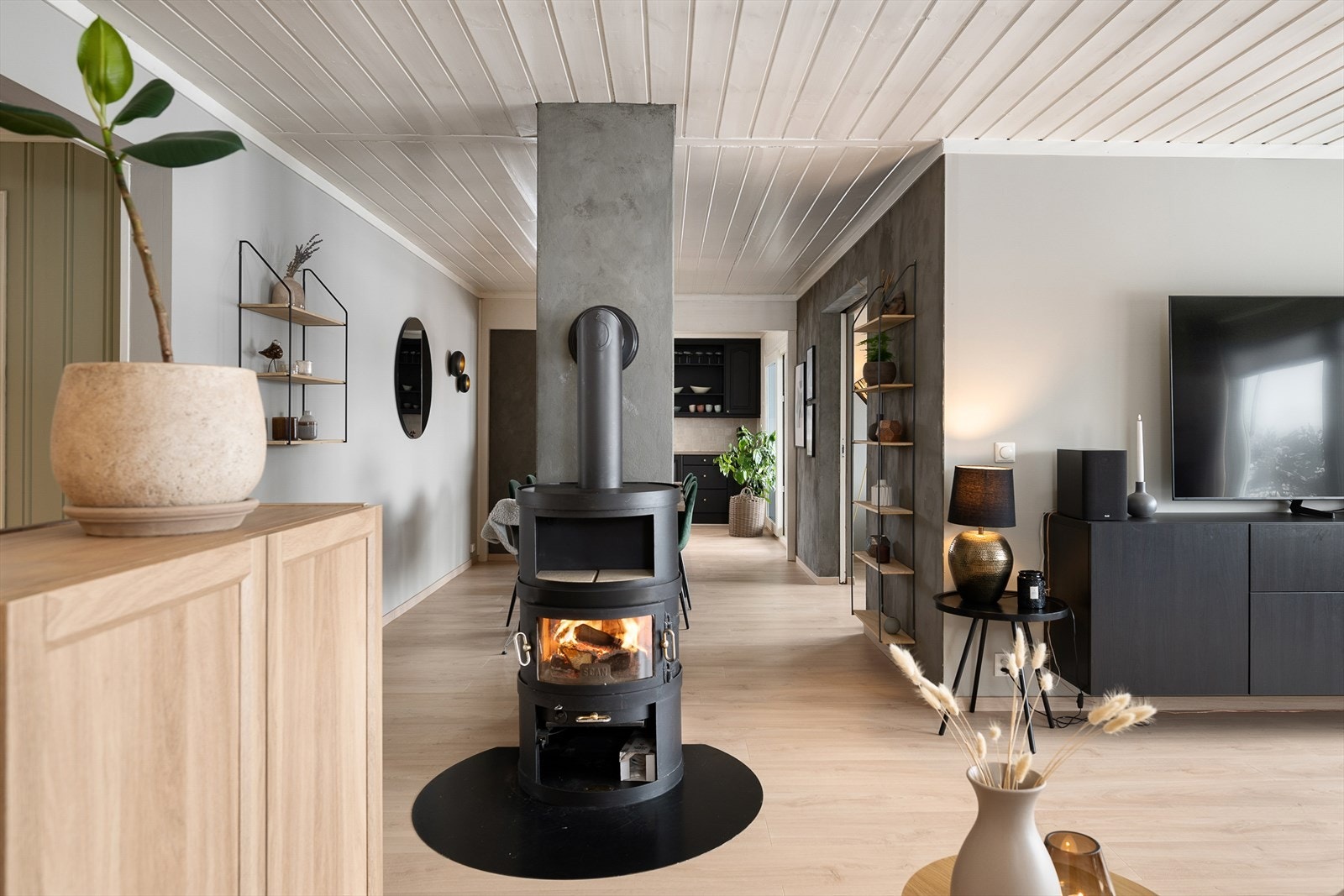 Det er en fin og åpne løsning mellom alle sonene i hovedetasjen. Galleribilde