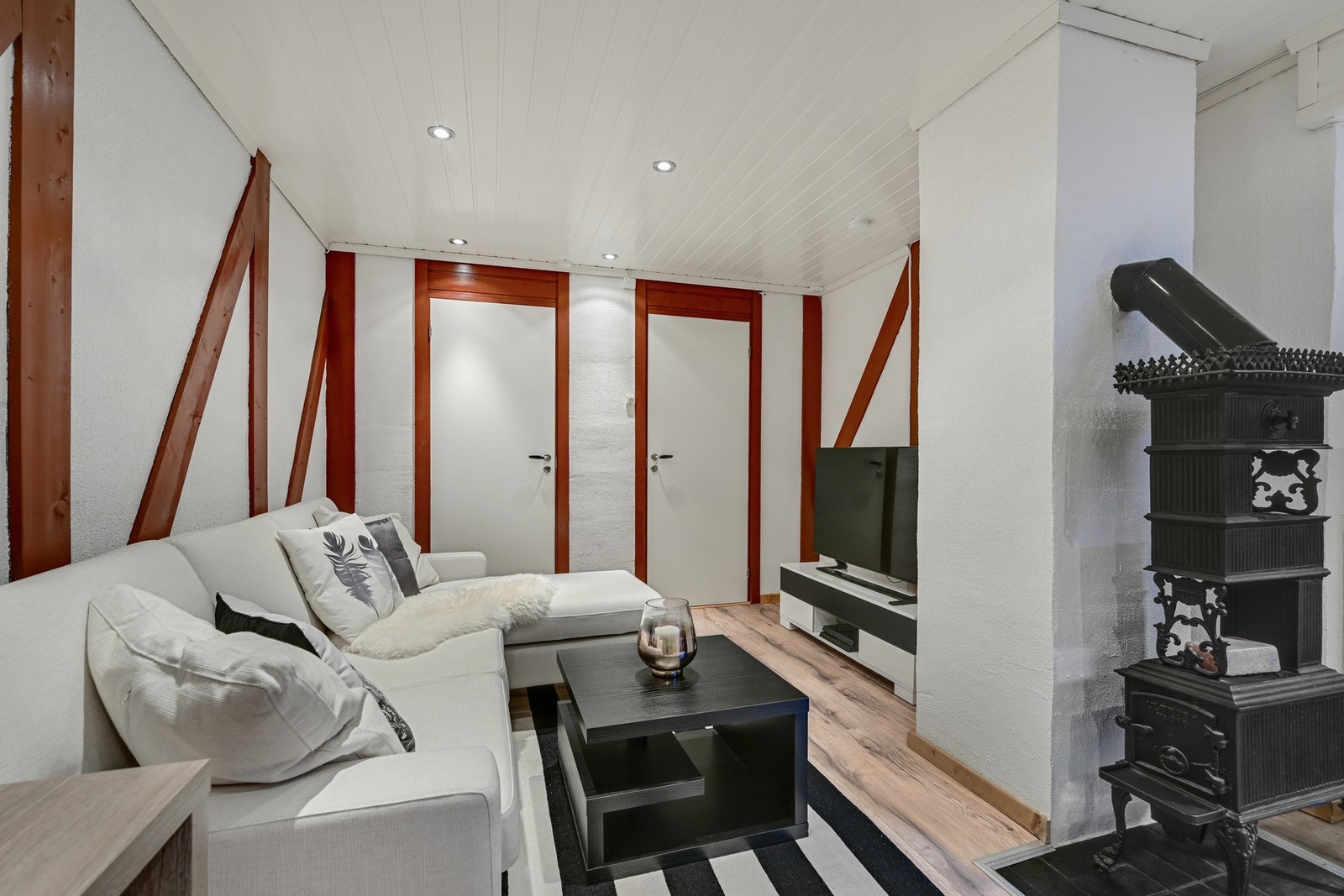 Kjellerstue med to gode boder på innsiden Galleribilde