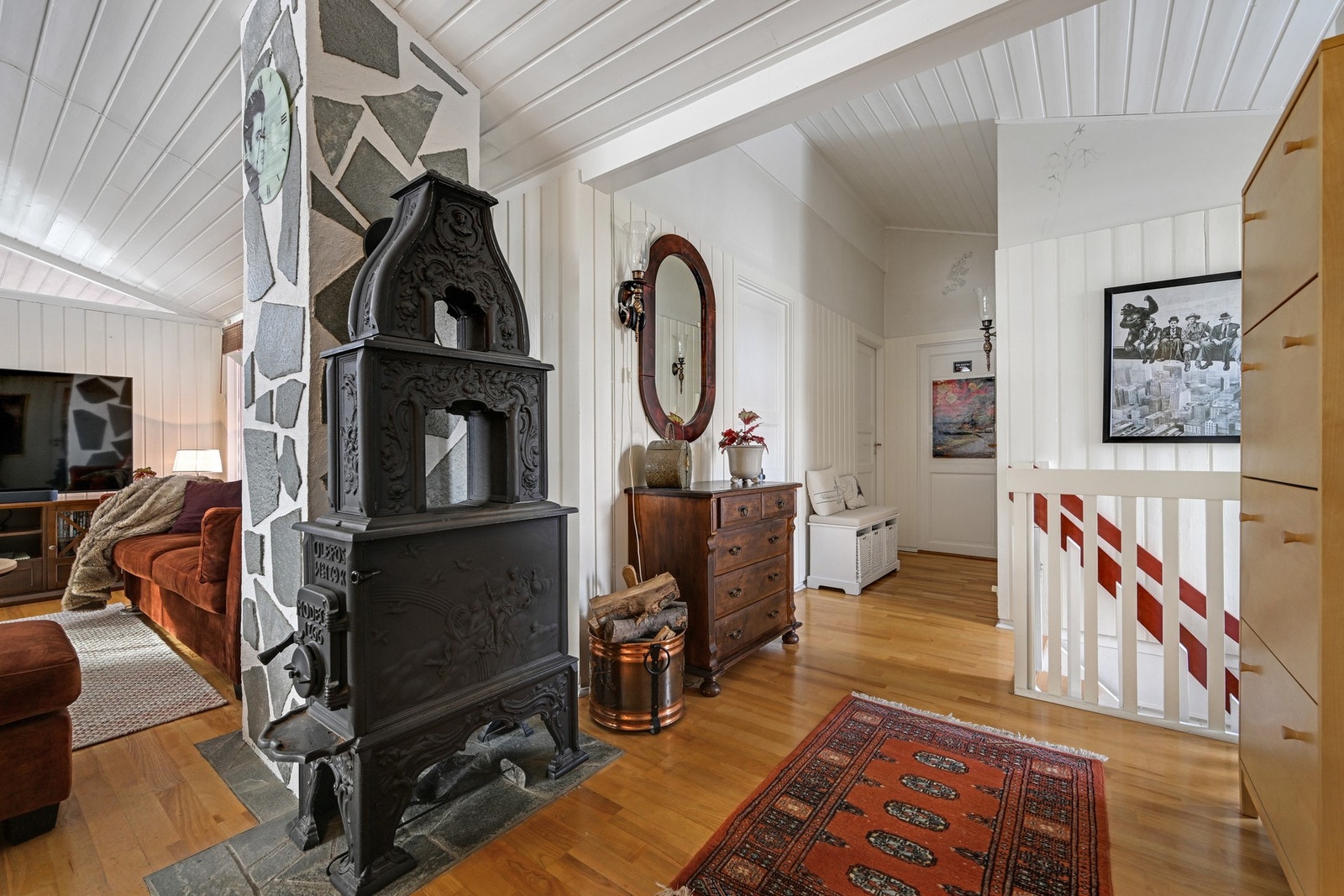 Stor og delikat ovn i stuen Galleribilde