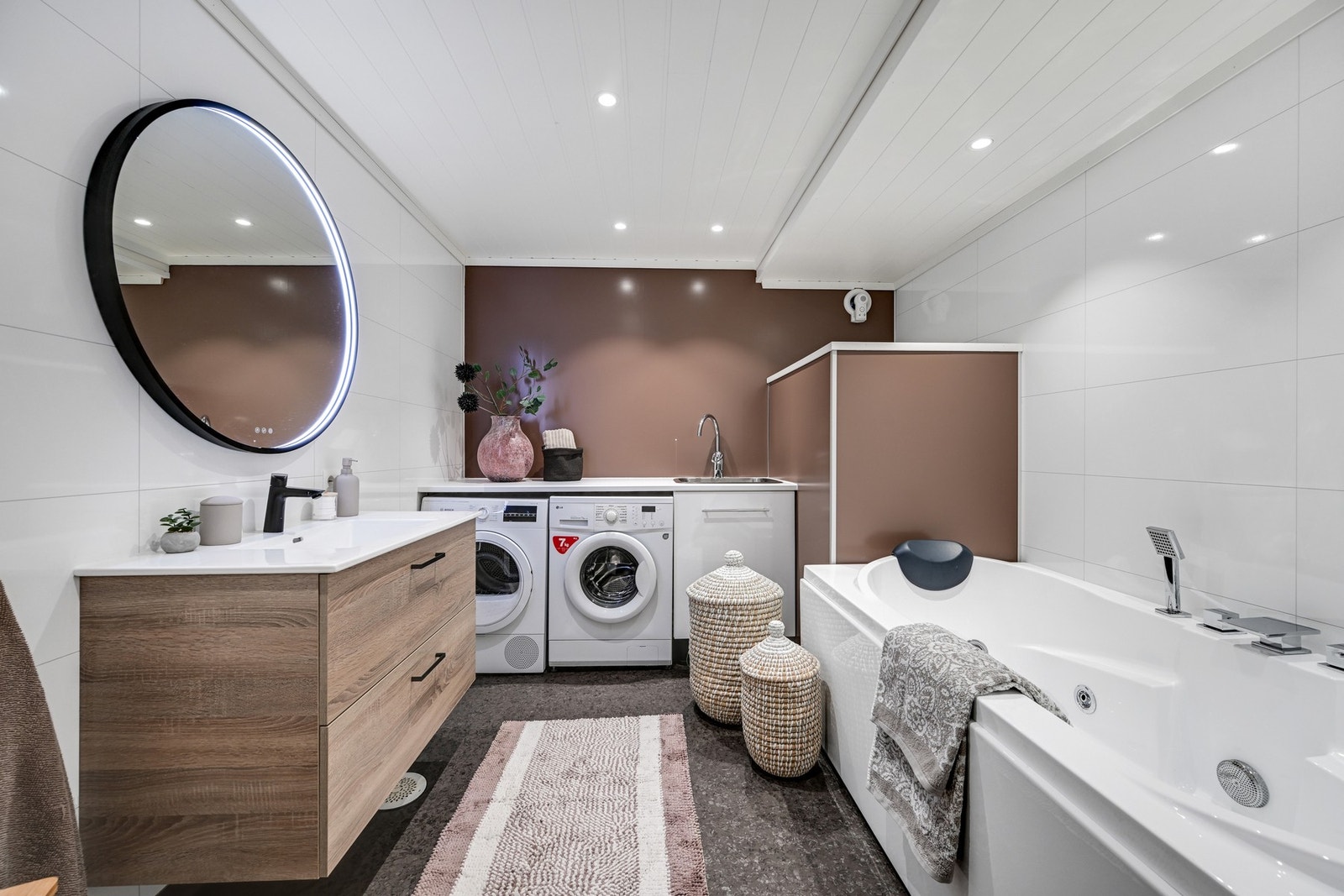 Vaskerommet/badet ble fornyet i 2021 Galleribilde