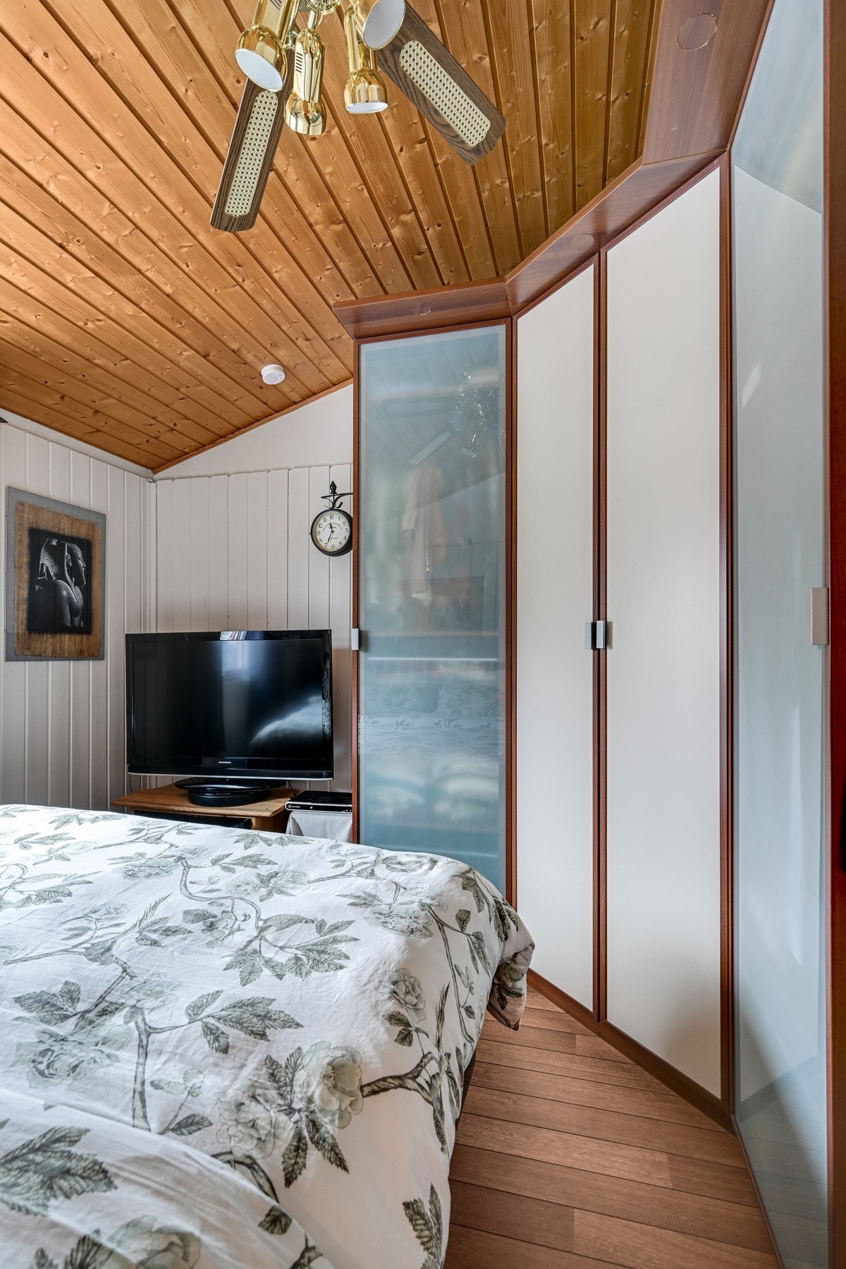 Soverom 1 med mye skapplass Galleribilde