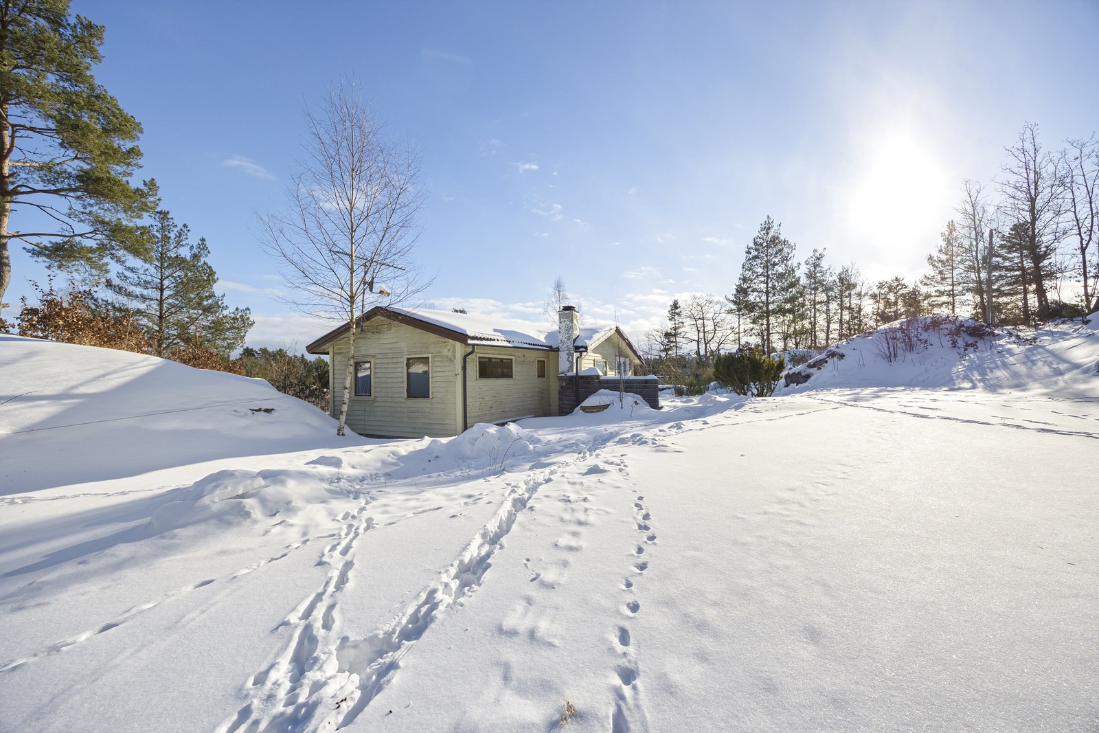 Romslig og usjenert uteplass på baksiden. Galleribilde