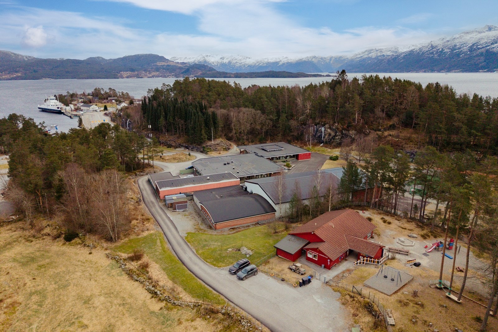 Fra eiendommen er det gangavstand til barnehage, barne- og ungdomsskole Galleribilde