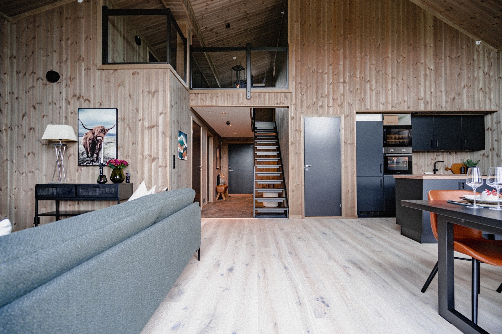 Det er lagt mye fokus på at leiligheten skal gi den gode hyttekosen man forventer på fjellet. Galleribilde