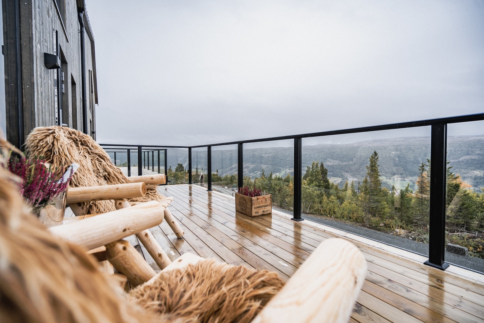 Utsikt har man også over hele Dagalifjell Galleribilde