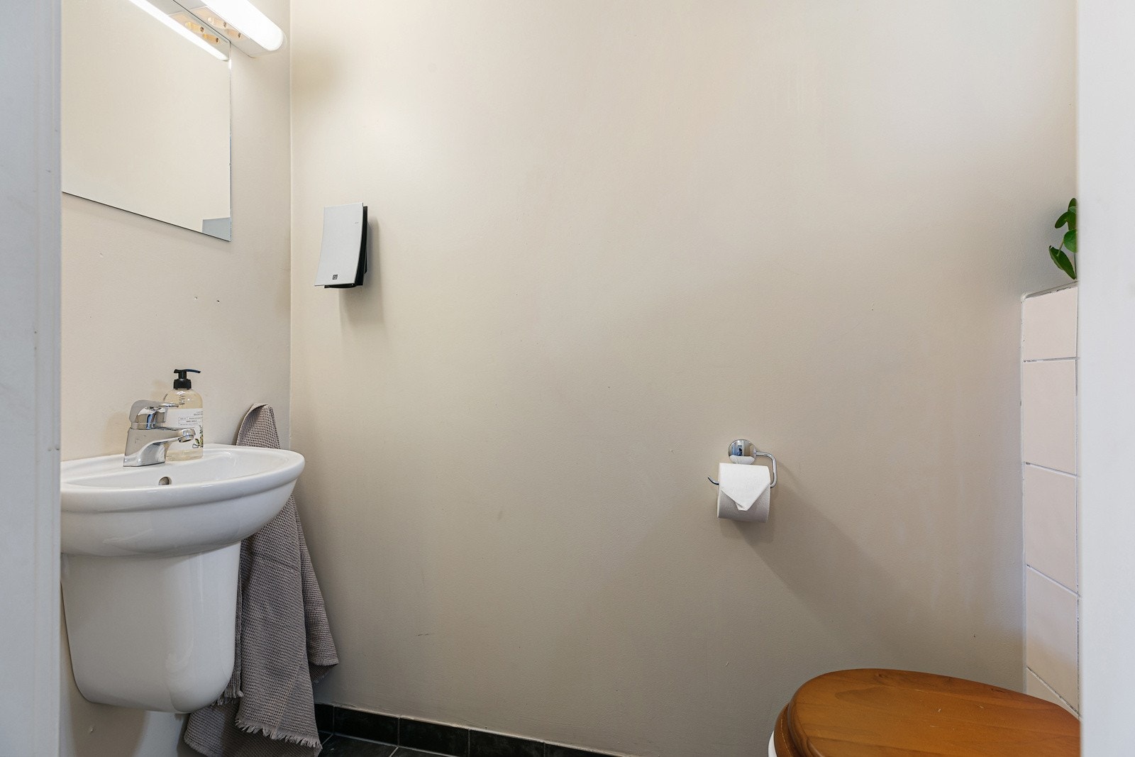 Praktisk toalettrom i 1.etasje. Galleribilde