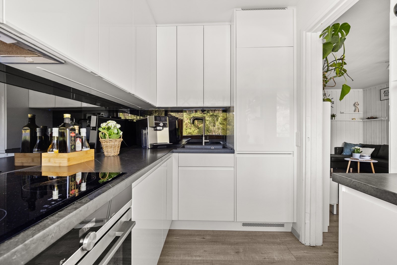 Leiligheten har et delikat kjøkken fra 2019 Galleribilde