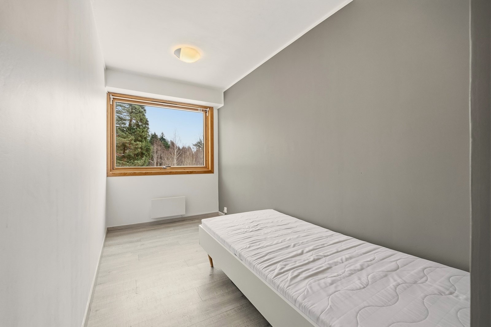 Leiligheten har et fint soverom Galleribilde