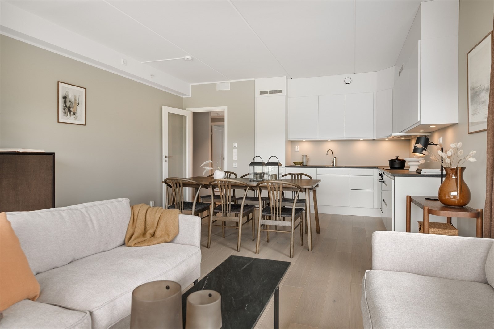 Sigdal kjøkkeninnredning med integrerte hvitevarer fra Simens. Galleribilde