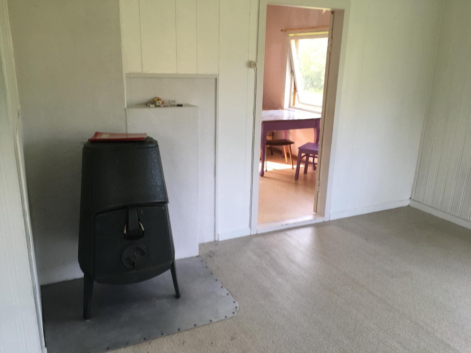 Peisovn i stuen. Galleribilde