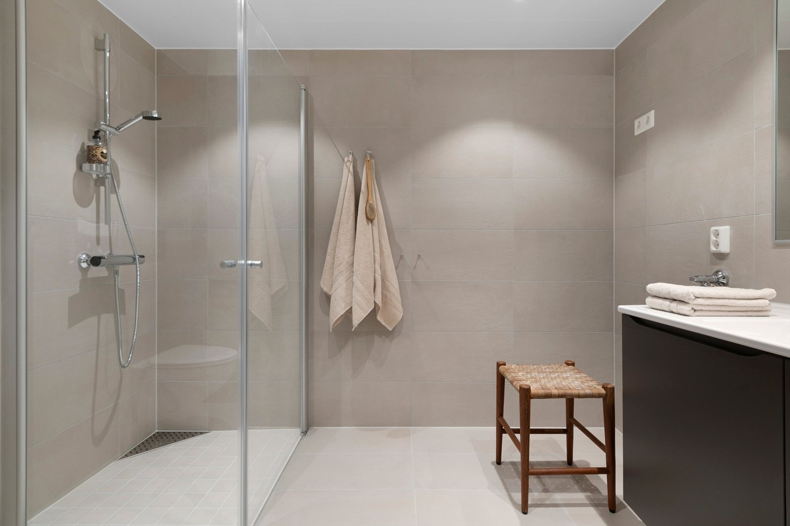 Bad nr 2 med opplegg for vaskemaskin. Galleribilde