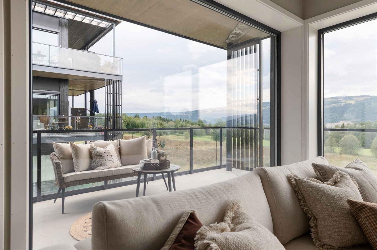 Utgang til balkong vendt mot sør og vest. Galleribilde