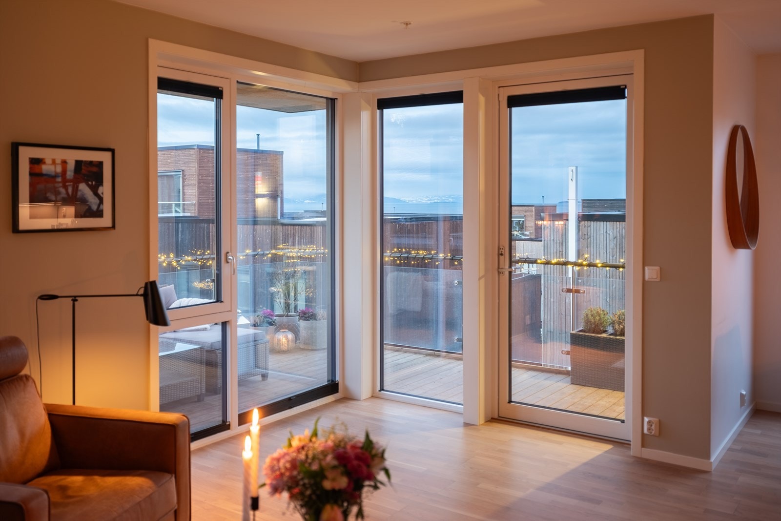 Leiligheten holder en gjennomgående moderne standard og er vurdert til tilstandsgrad 0 på samtlige punkter i takstrapporten. Galleribilde