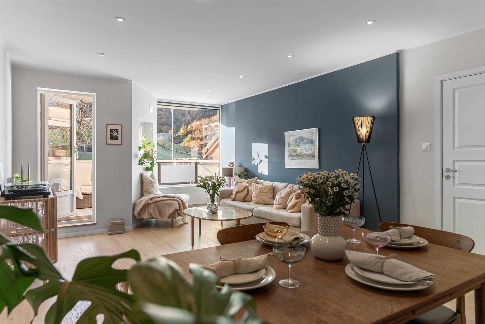 - Merk spotlights i himling - Galleribilde