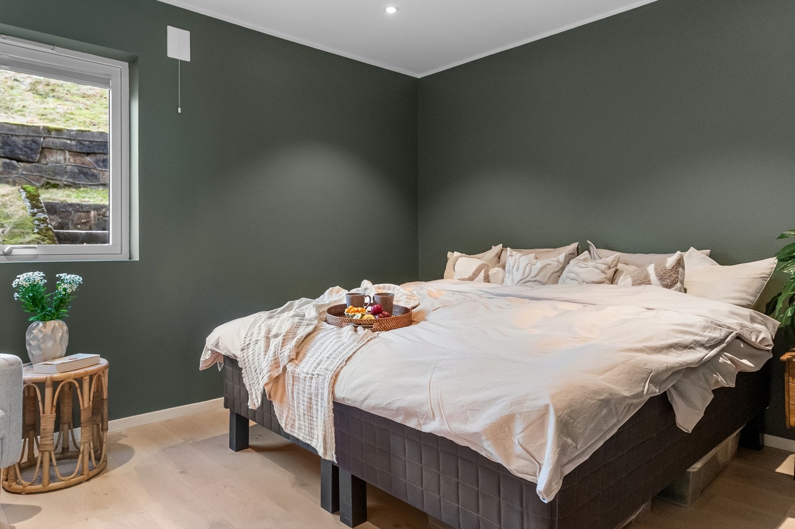 - Soverommet er av god størrelse og måler 12,4 m² - Galleribilde