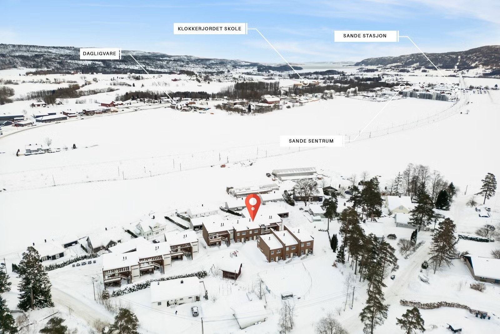 Det er kort vei til handel, skole og togstasjon. Galleribilde