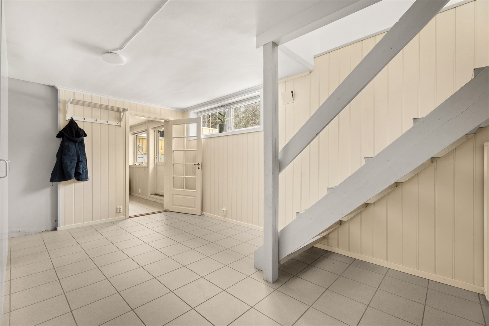 Kjellerleiligheten har egen inngang. Galleribilde