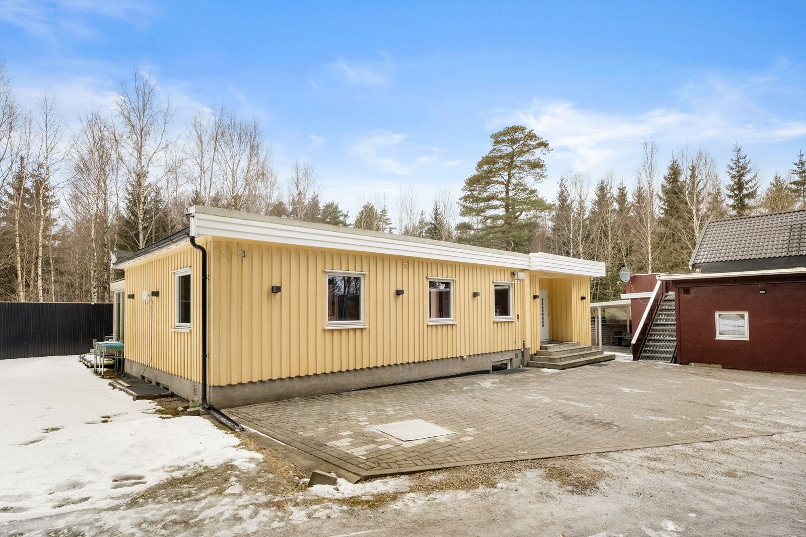 Partner i DNB Eiendom, Fabian Robertino (92117474) ønsker deg velkommen til denne innholdsrike eneboligen på Skogstrand, et familievennlig og naturskjønt område. Galleribilde