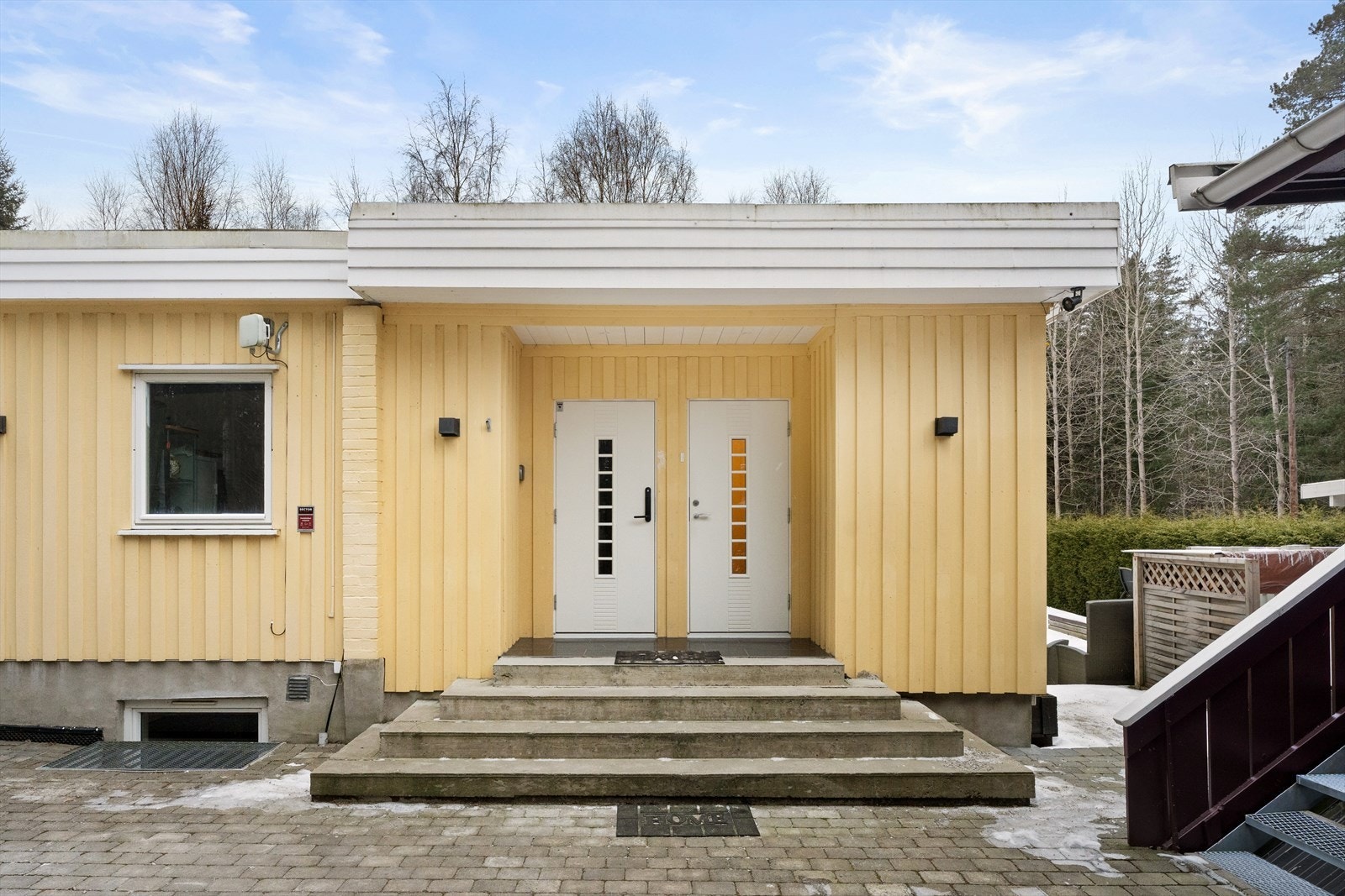 Det er kort vei til både Ambjørnrød barneskole og Kvernhuset ungdomsskole. Galleribilde