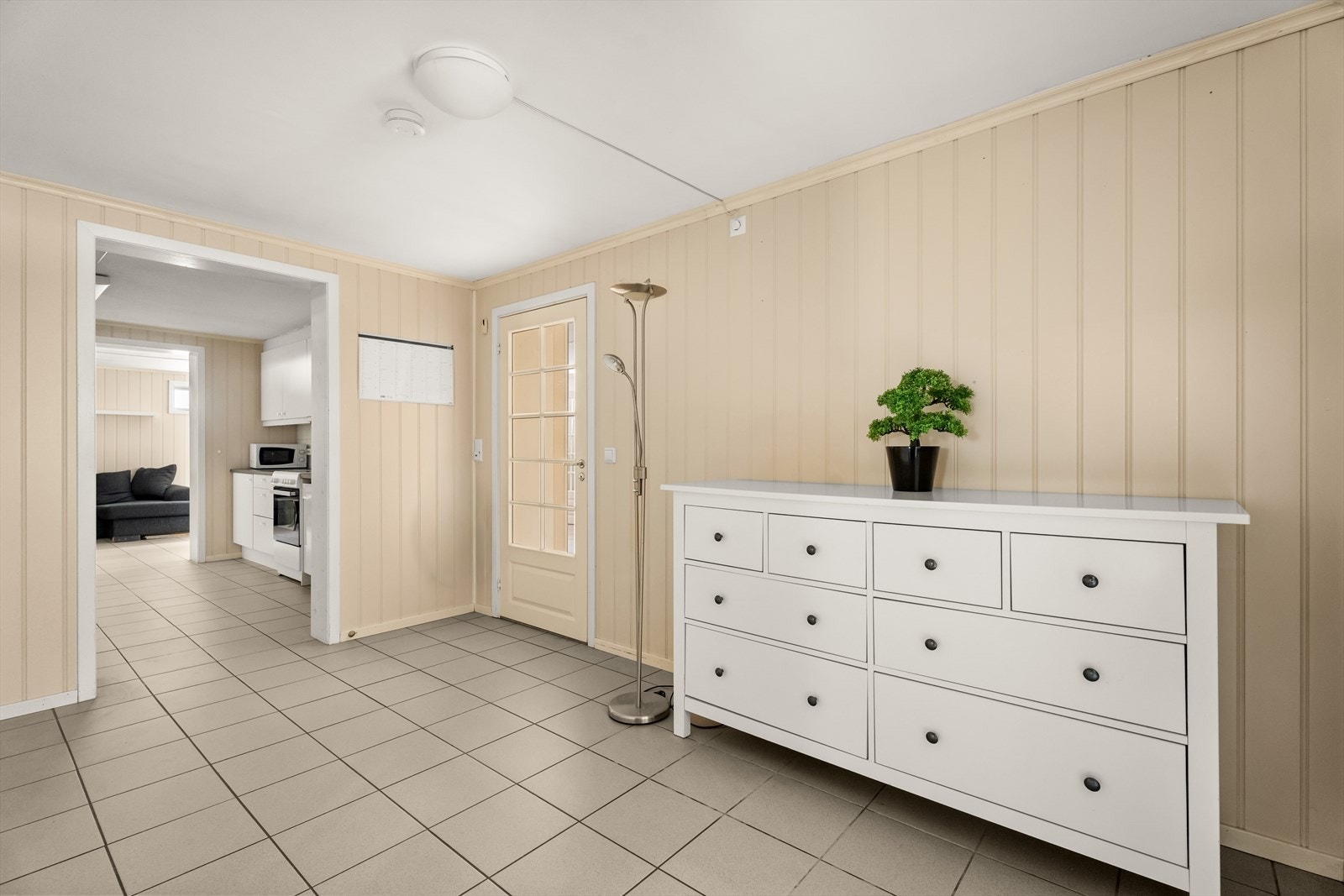 Gangen gir god plass for oppbevaringsmøbler. Galleribilde