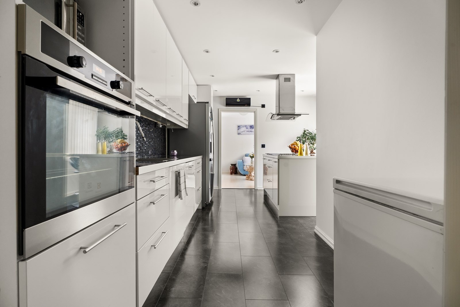 Kjøkkenet i første etasje ble pusset opp i 2013 og har en Epoq-innredning. Galleribilde