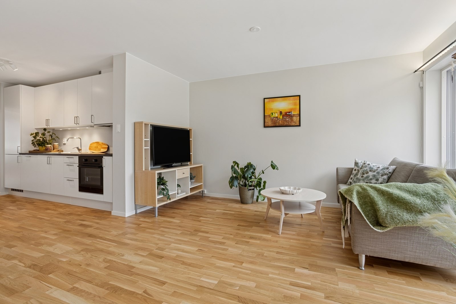 God plass til flere sittegrupper Galleribilde