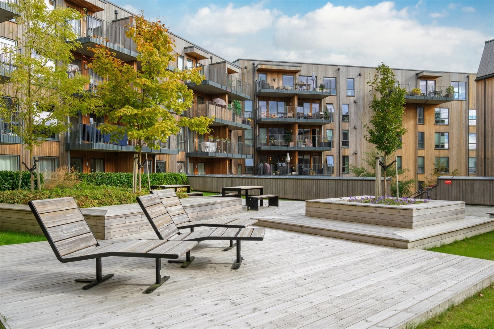 Flott"parkareal" mellom byggene. En utrolig flott, skjermet og bilfri oase rett utenfor egen inngangsdør - Galleribilde