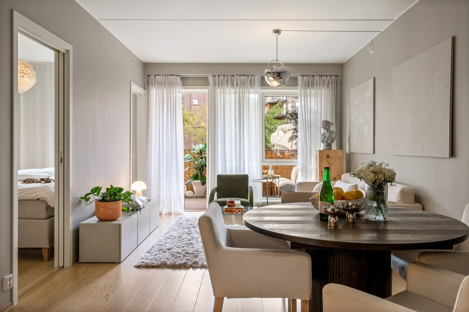 - Bygget er fra 2020 og leiligheten innehar dermed moderne kvaliteter og flotte materialvalg - Galleribilde