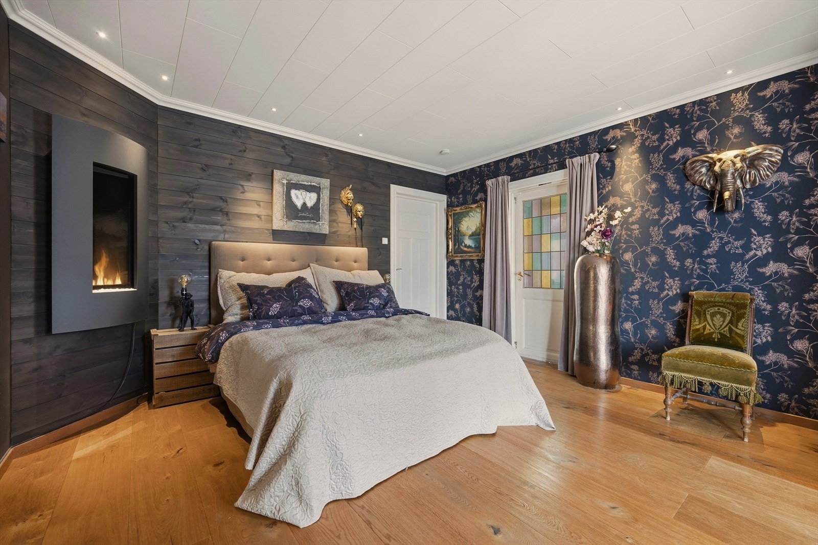 Meget romslig og flott soverom Galleribilde