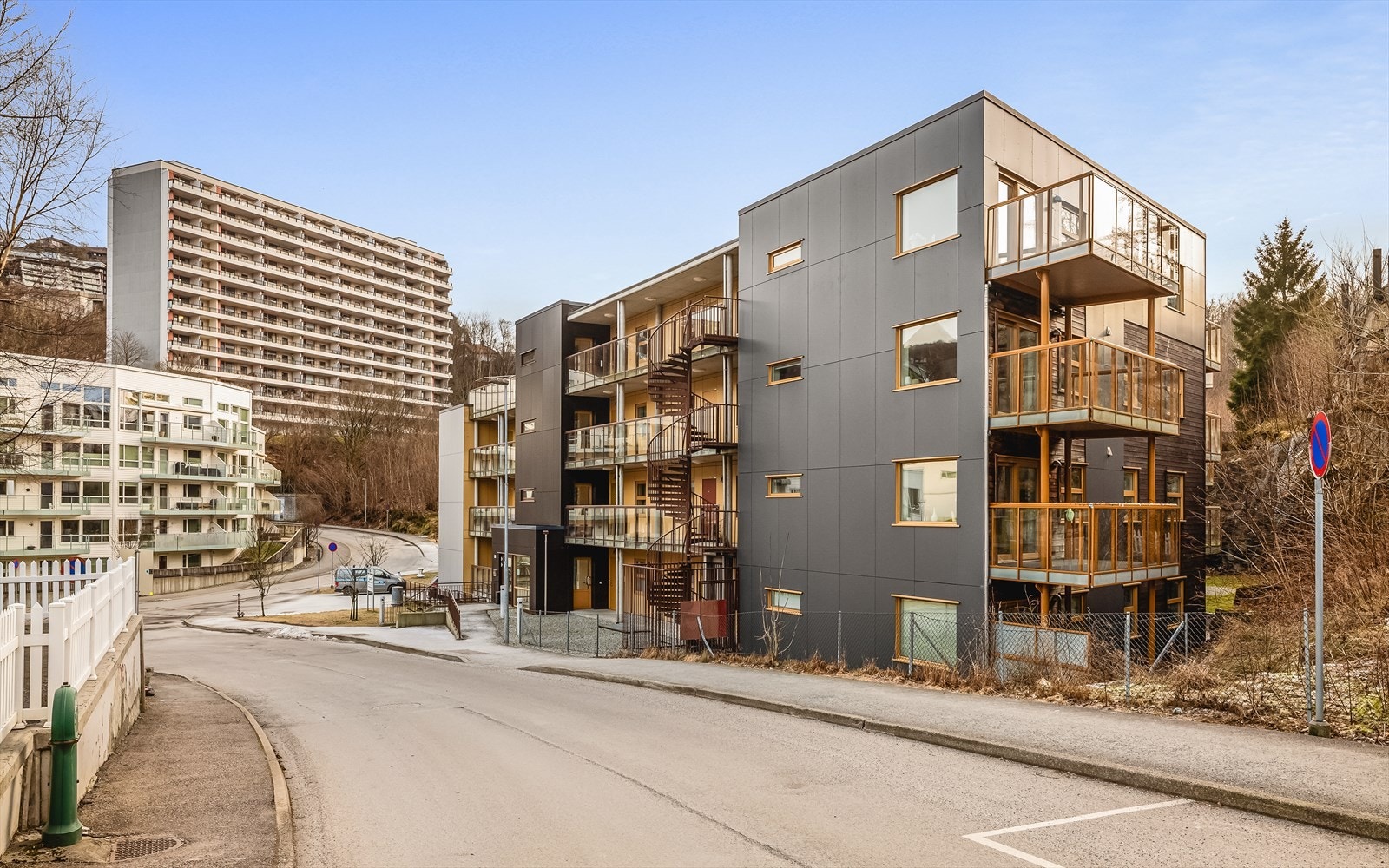 Sameiet Bjerketun ligger flott til øverst på Sletten og består av 90 leiligheter fordelt på 3 bygg. Galleribilde