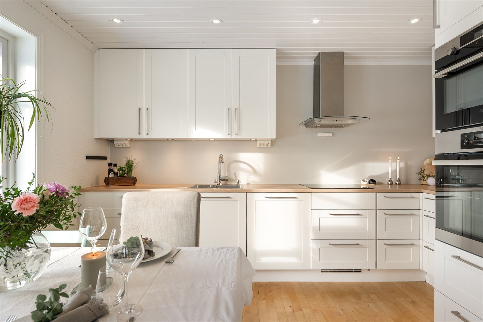 Boligen har blant annet nyere kjøkken, som er en av mange oppgraderinger de senere år. Galleribilde