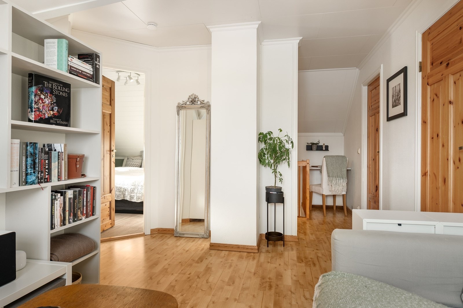 Koselig loftstue med adkomst til 3 soverom. Galleribilde