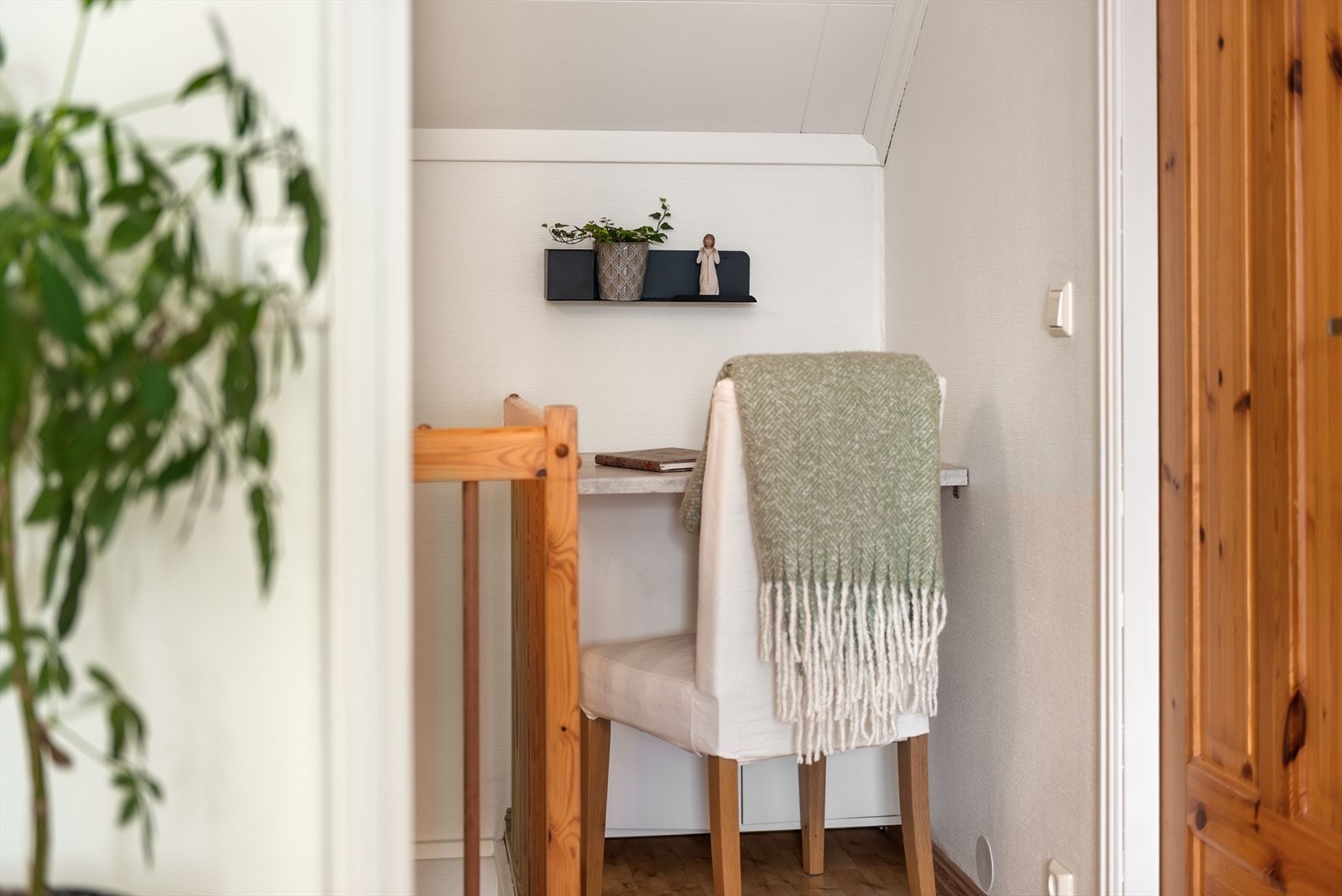 Liten koselig kontorplass i 2.etasje. Galleribilde