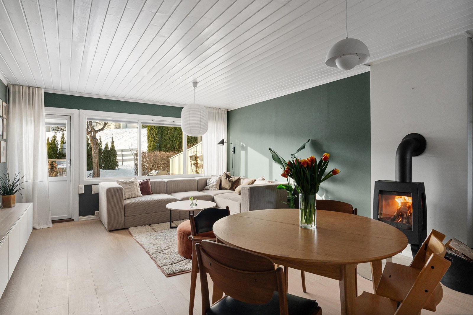 Boligen går over tre plan og har en innholdsrik og gjennomtenkt planløsning Galleribilde