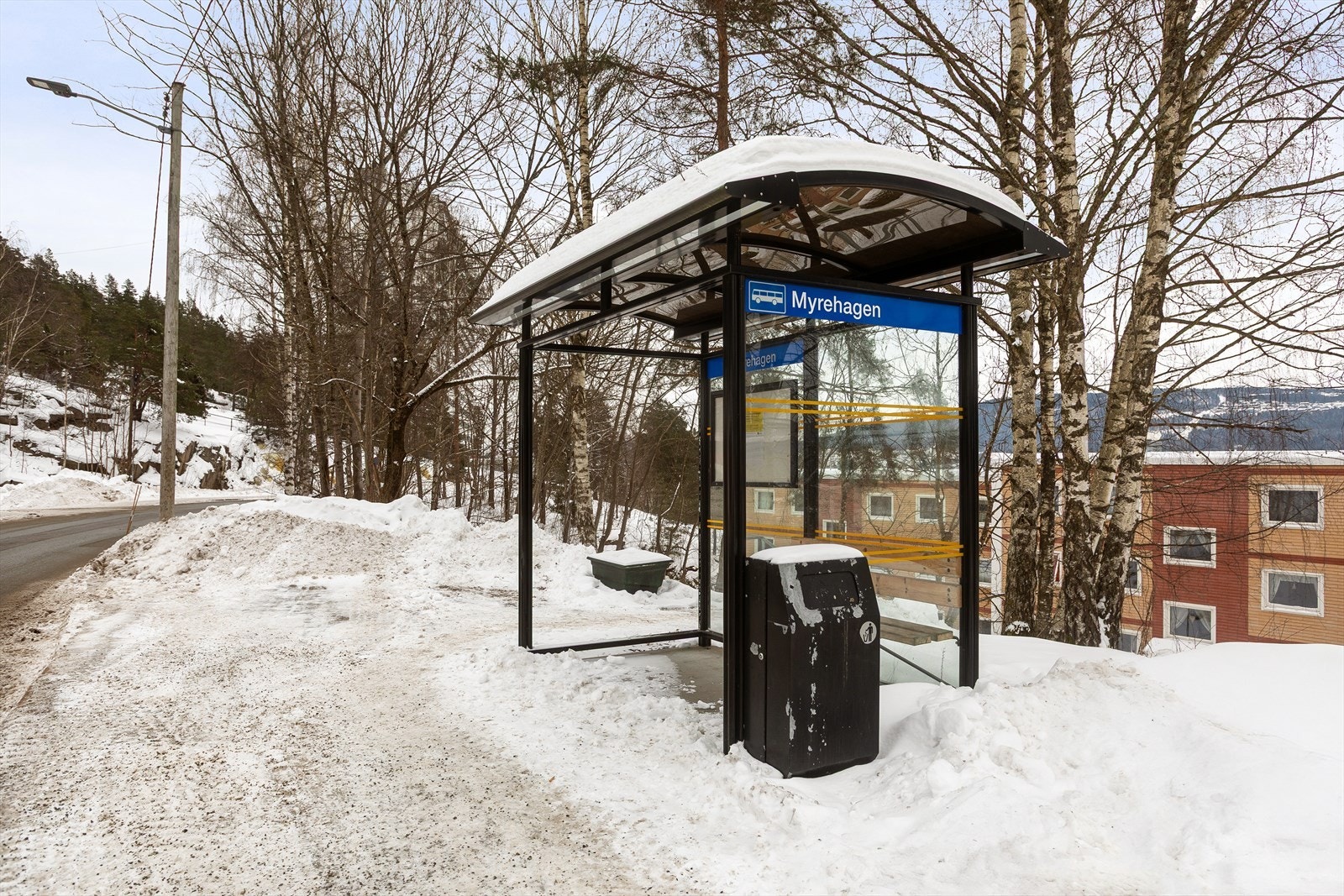 Bussholdeplass Myrehagen ligger like ved Galleribilde