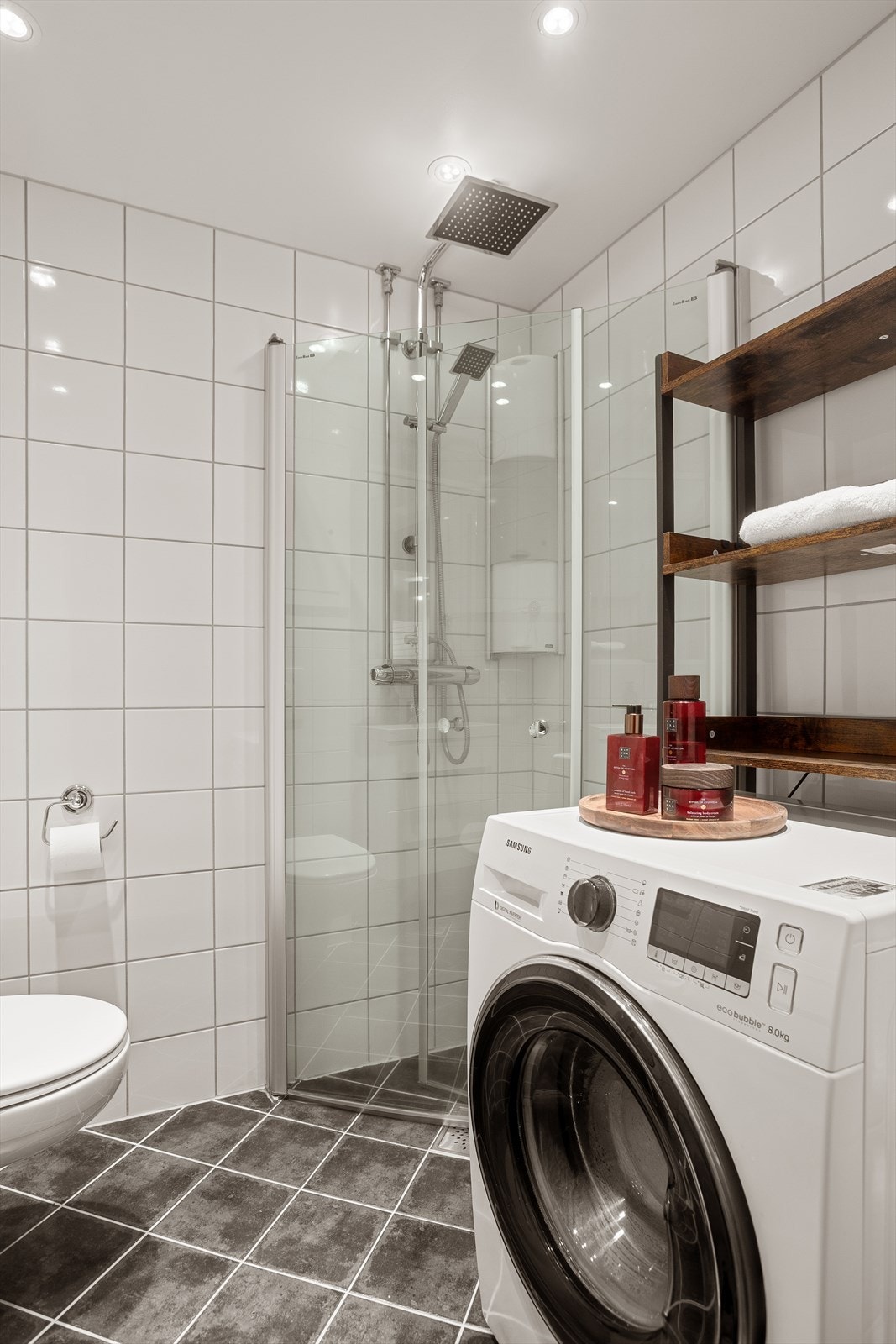 Downlights i tak og varmekabler i gulv Galleribilde