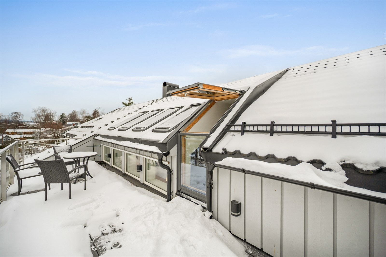 Fra loftetasjen har man adkomst til terrassen. Denne kan innredes med lekre utmøbler Galleribilde
