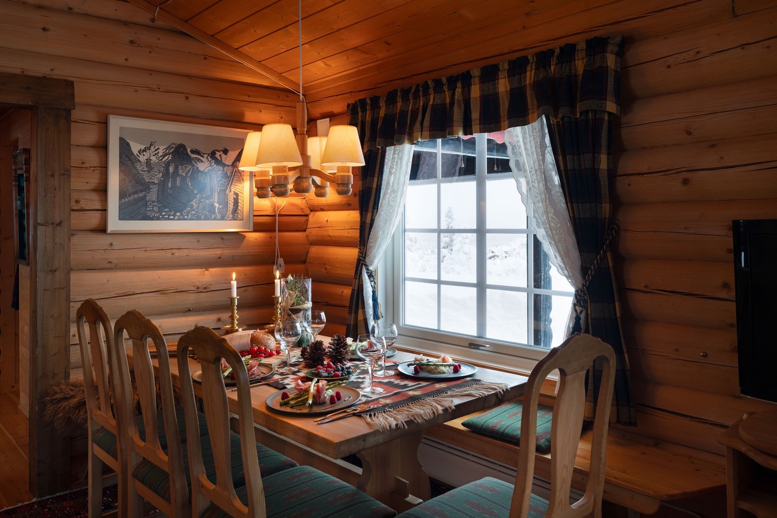 Koselig spiseplass som samler familien til hyggelige måltider. Galleribilde