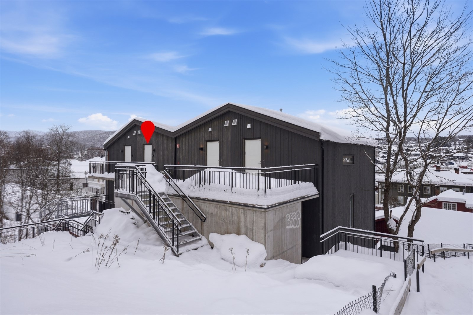 Dette er en nyere og arealeffektiv 2-roms selveierleilighet med attraktiv beliggenhet sentralt på Vestsida. Galleribilde